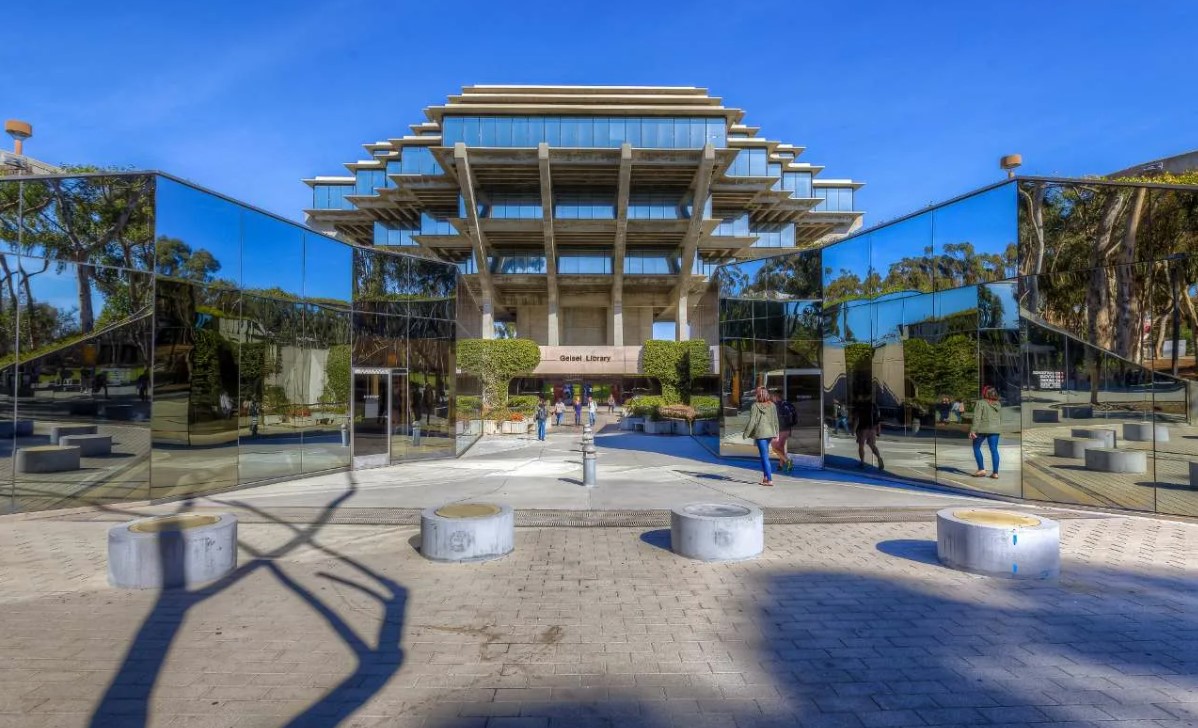 Калифорнийский университет в Сан-Диего (UCSD)