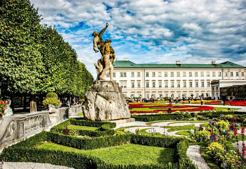 Цветущие террасы сада Мирабель в Зальцбурге (Австрия)