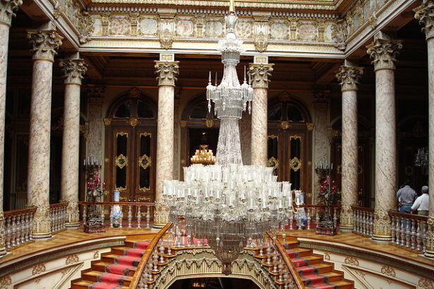 Дворец Долмабахче - роскошь и модерн османской эпохи