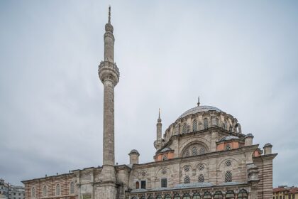 Мечеть Фатих - первая большая мечеть после завоевания