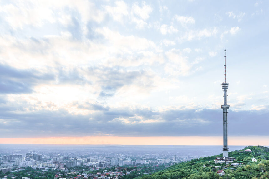 Башня Алма-Ата - обзорная площадка и телекоммуникации