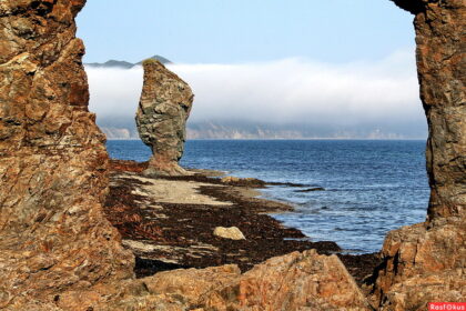 Мыс Великан — живописные скалы на берегу Охотского моря
