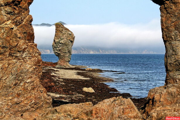 Мыс Великан &mdash; живописные скалы на берегу Охотского моря