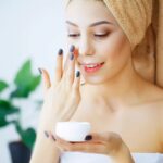 Декоративная и уходовая косметика — в чём разница?