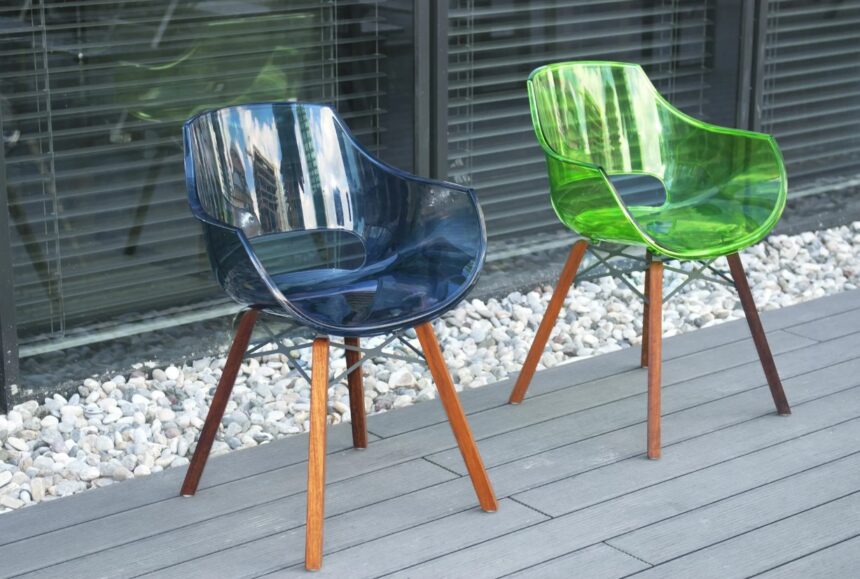 Деревянные или пластиковые стулья — что лучше?