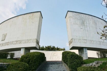 Холм Славы в Южно-Сахалинске — мемориал Великой Отечественной