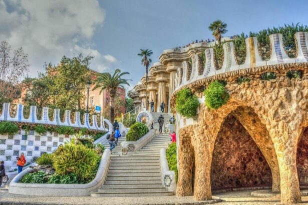 Парк Гуэль &mdash; фантазия Гауди в Барселоне (Испания)