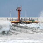Погода на море штормы волны и безопасность