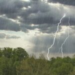 Погода при грозе сколько молний может ударить за минуту