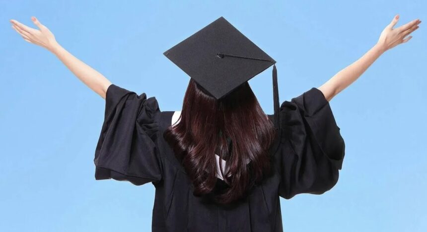 Университетские мантии и академическая традиция