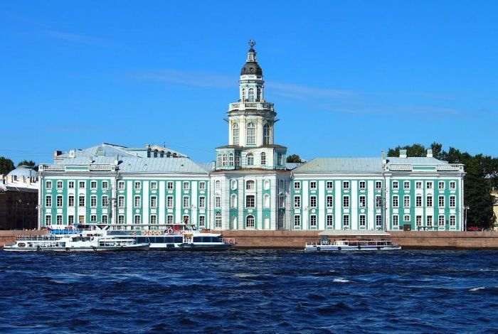 Экскурсии по зданию: что стоит увидеть