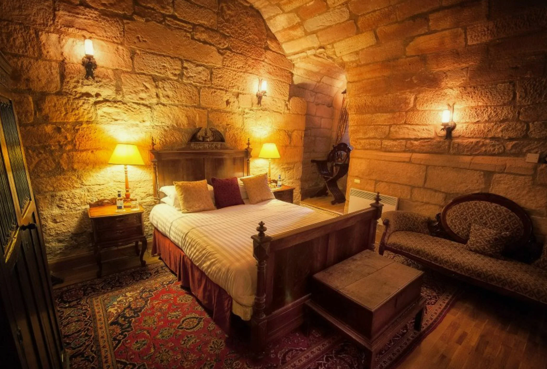 Почему отель в старинных стенах всегда манит туристов - тайны и атмосфера веков Почему отель в старинных стенах всегда манит туристов - тайны и атмосфера веков
