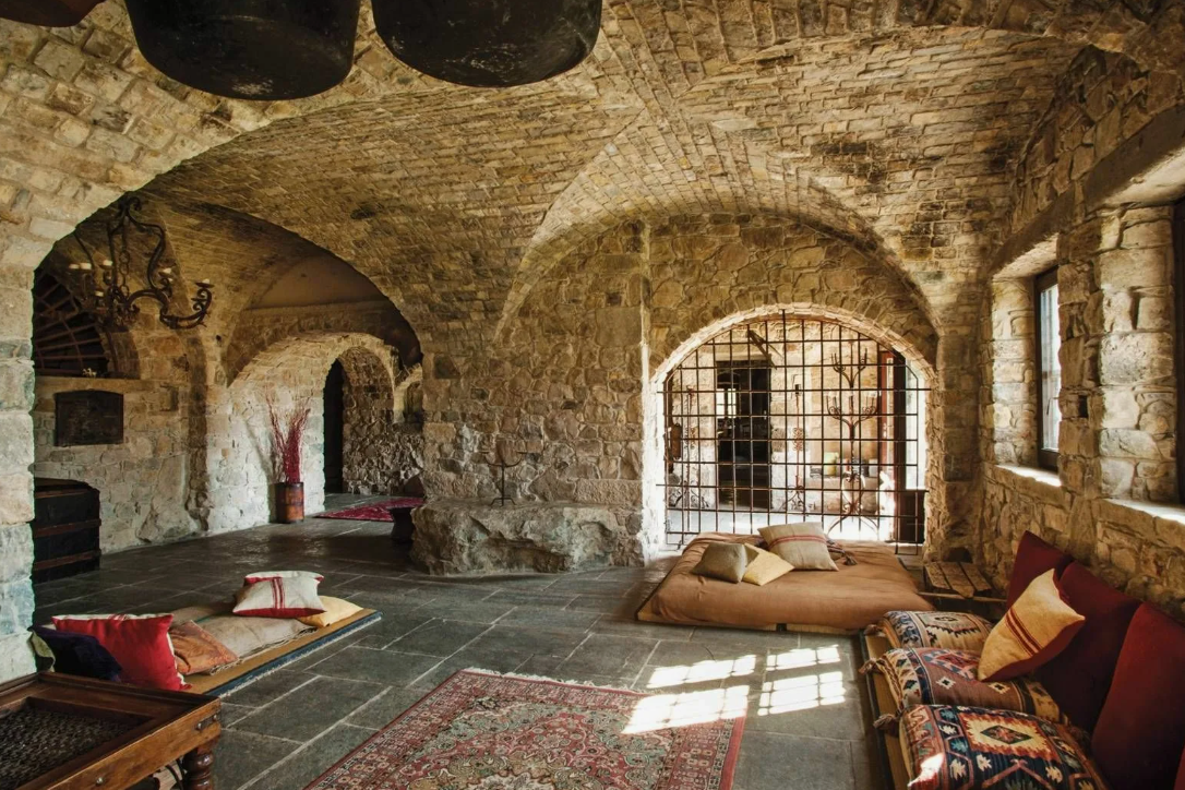 Почему отель в старинных стенах всегда манит туристов - тайны и атмосфера веков Почему отель в старинных стенах всегда манит туристов - тайны и атмосфера веков