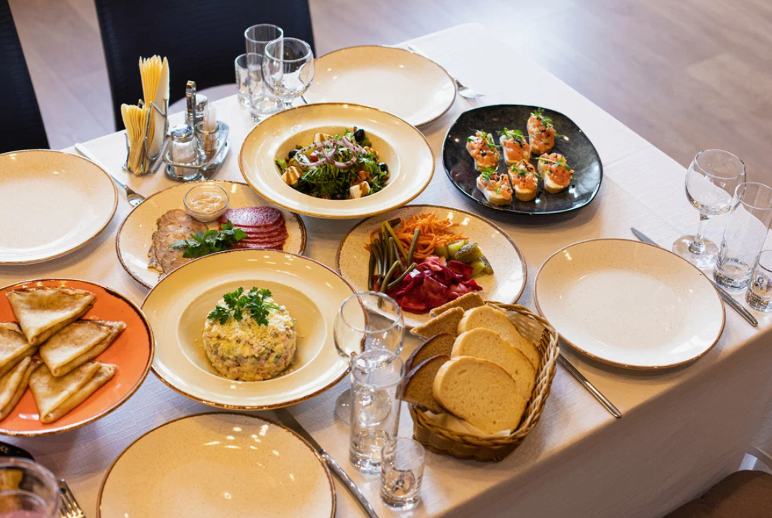 Поминальный ужин в кафе - как меню и кухня делают встречу достойной и удобной