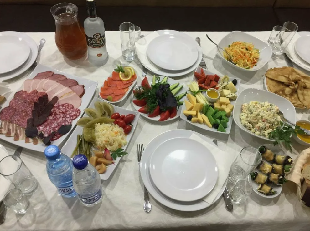 Поминальный ужин в кафе - как меню и кухня делают встречу достойной и удобной