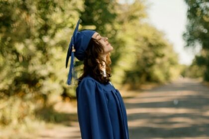 Мантия для выпускников с ярким стилем и идеальной посадкой