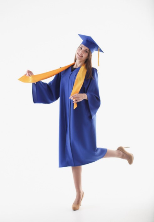 Мантия для выпускников с ярким стилем и идеальной посадкой